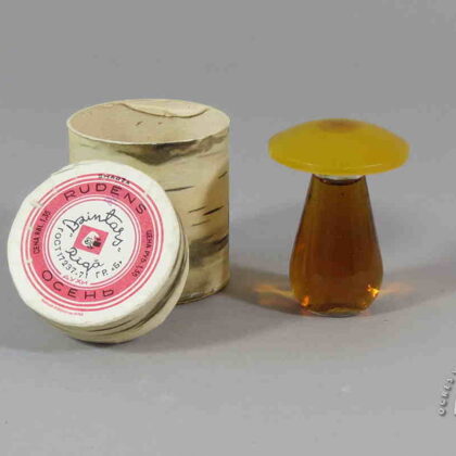 Smaržu “Rudens” stikla pudelīte un kartona iepakojuma kārba. 20. gs. 70.–80. gadi