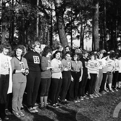 Patērētāju biedrību savienības darbinieku kross pie Ogres upes vecās gultnes. 4.10.1975.