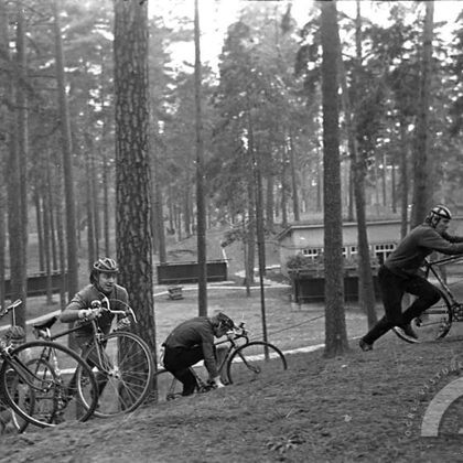 Republikas velokrosa sacensības Ogres Zilajos kalnos. 1973. gada aprīlis