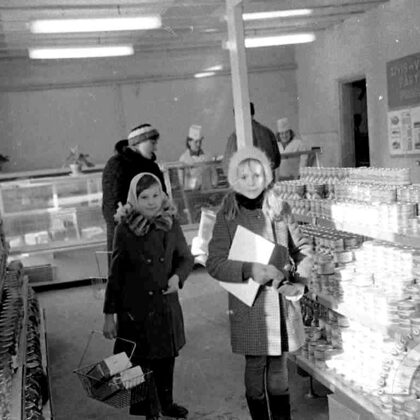 Tiek atvērts jauns pārtikas veikals "Daugaviņa". 70. gadi