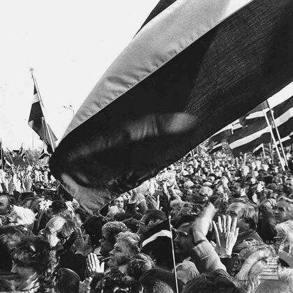 Mītiņš pēc Latvijas Republikas Neatkarības deklarācijas pasludināšanas. 4.05.1990.