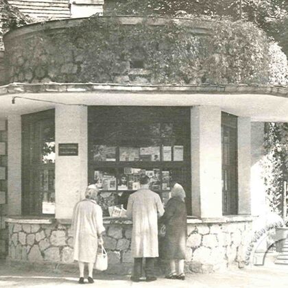 Avīžu kiosks. 1963. gads